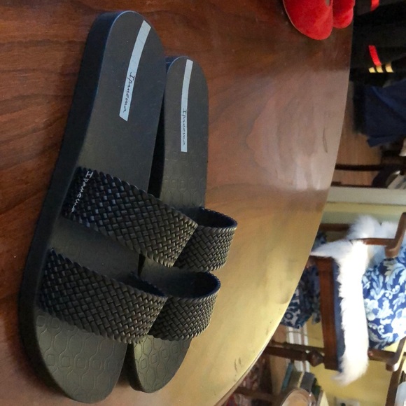 Ipanema rubber slips ons - Picture 2 of 2